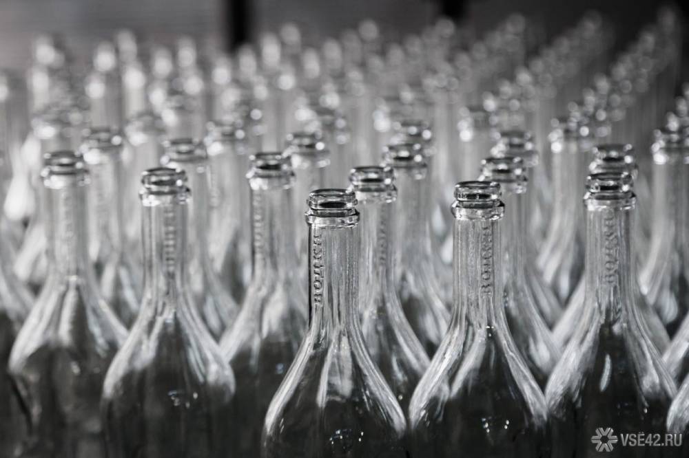 Несколько человек отравились суррогатным алкоголем в Курганской области