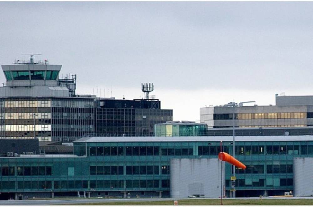 Полиция проверяет сообщение о подозрительном пакете в аэропорту Манчестера