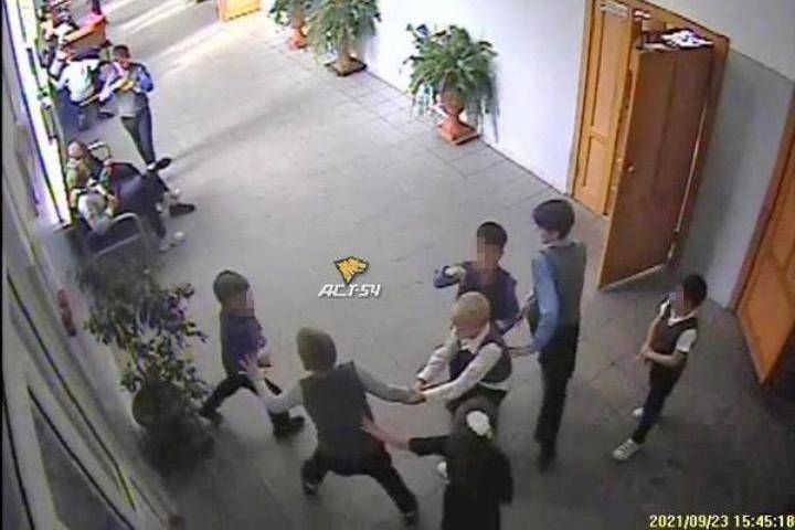 В одной из школ Новосибирска старшеклассники избили 8-летнего мальчика