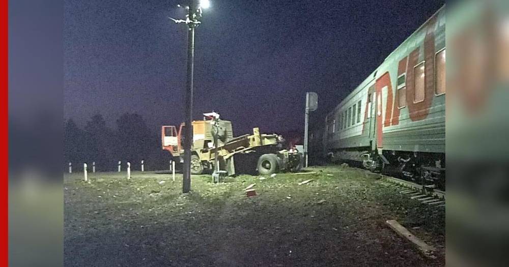 Поезд с пассажирами столкнулся с грузовым автомобилем в Пензенской области