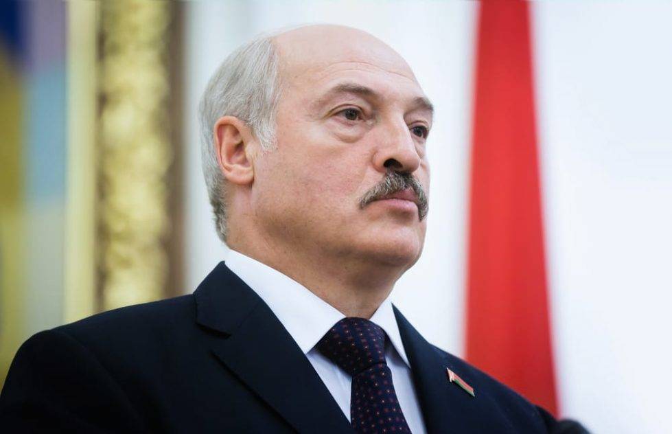 Лукашенко заявил, что готов посадить в Минске любой самолет, который может нести угрозу и мира