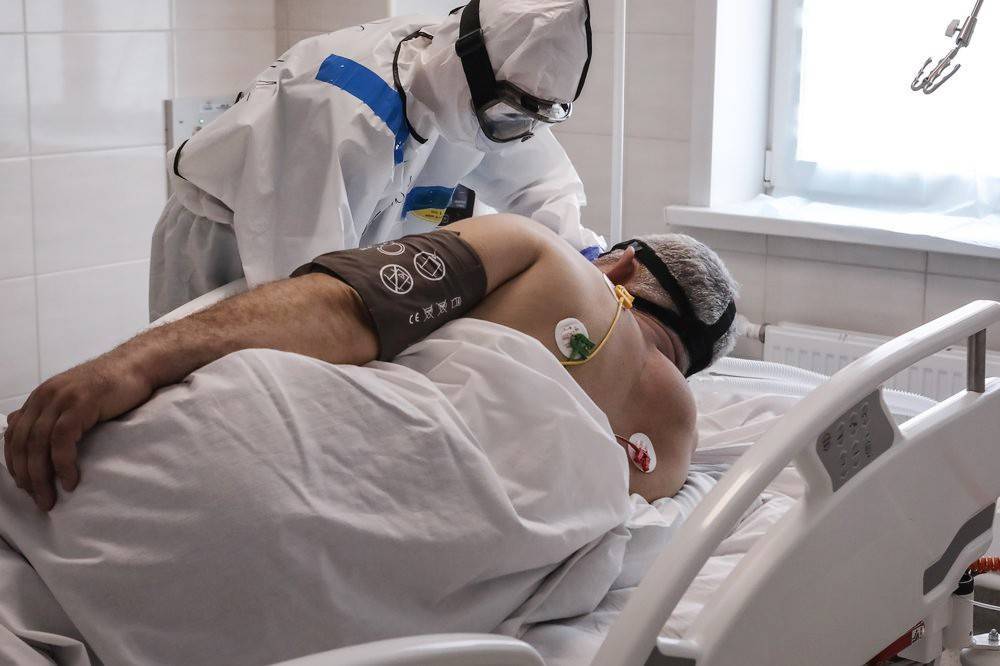 Путин наградил медиков за самоотверженную борьбу с коронавирусом