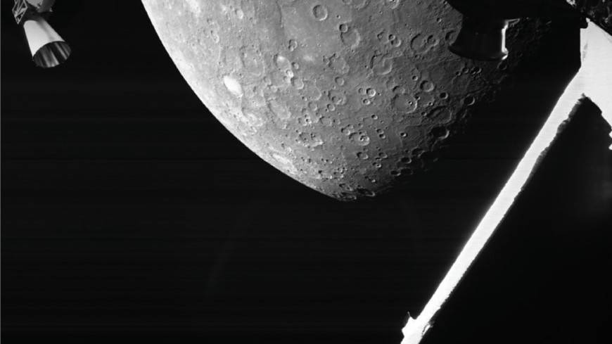 Европейский космический зонд передал первый снимок Меркурия