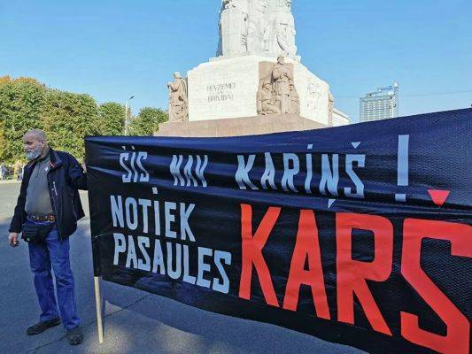 В столице Латвии проходит митинг против коррупции властей
