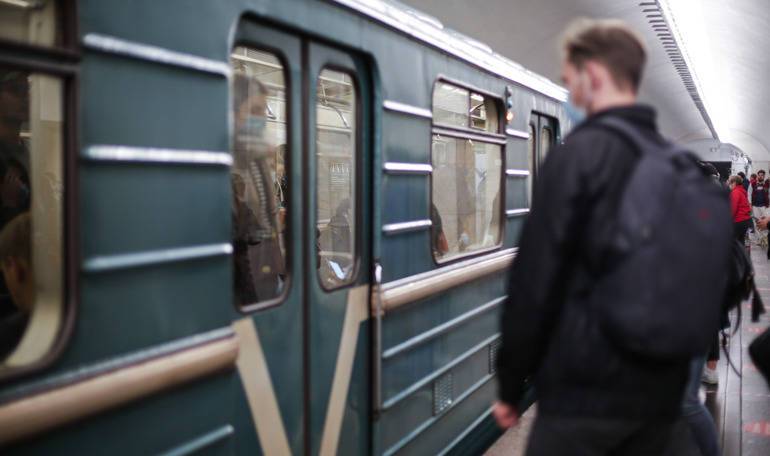 Движение составов на красной ветке петербургского метро изменено из-за падения челоека на рельсы