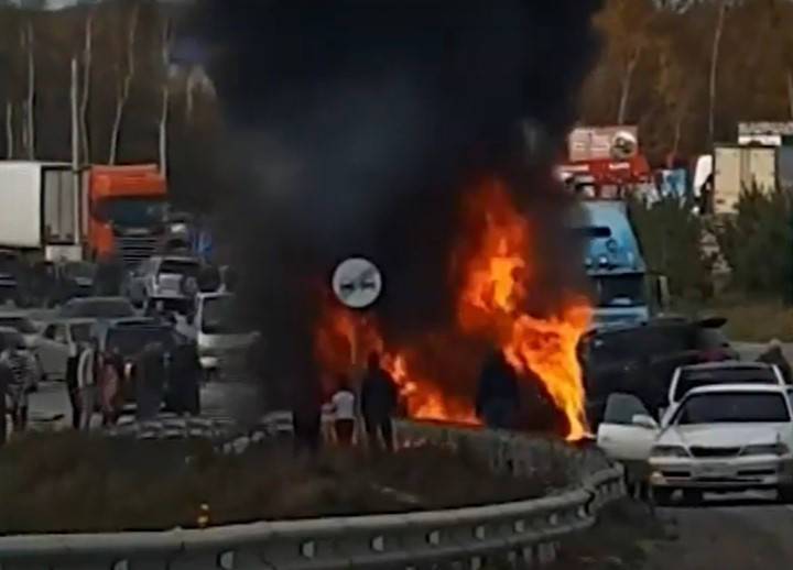 Четыре человека погибли и три машины сгорели в ДТП в Еврейской автономной области