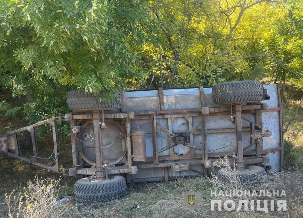 Под Одессой перевернулся трактор с детьми в прицепе: один ребенок умер, водитель сбежал