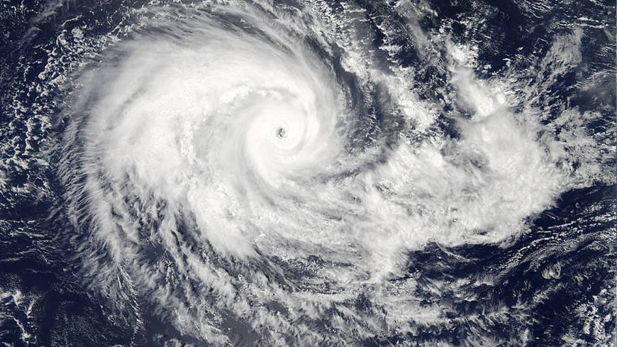 Беспилотник впервые передал кадры из эпицентра урагана четвертой категории