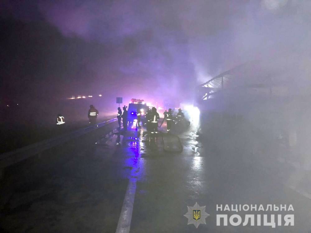 На трассе Киев–Одесса столкнулись пять автомобилей. Есть погибшие, движение перекрыто – полиция