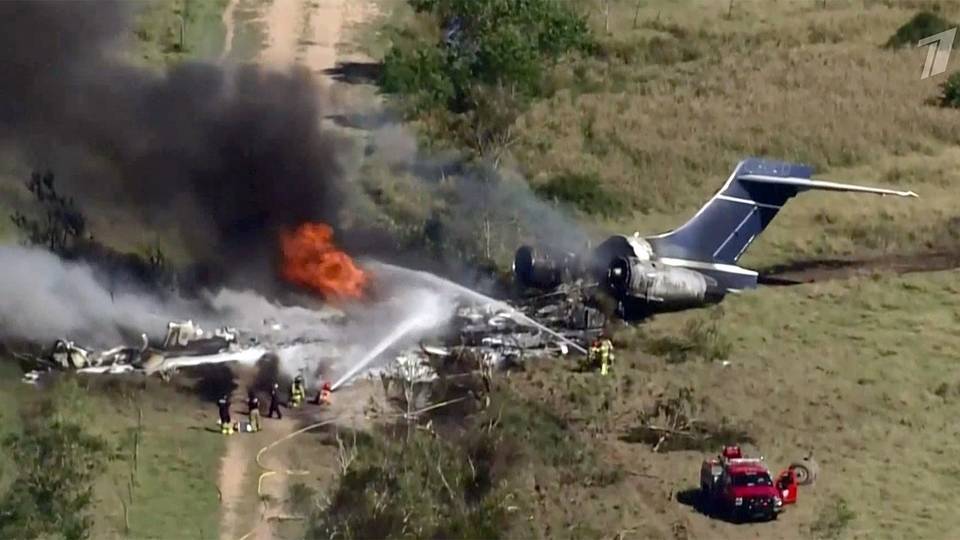 В Техасе самолет, на борту которого был 21 человек, загорелся и рассыпался на куски