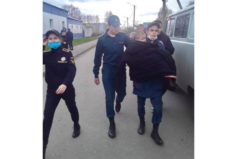 В Йошкар-Оле курсанты КГиМС помогли замерзающему мальчику