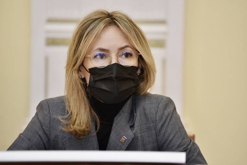 Татьяне Сахаровой вручили удостоверение и нагрудный знак сенатора РФ