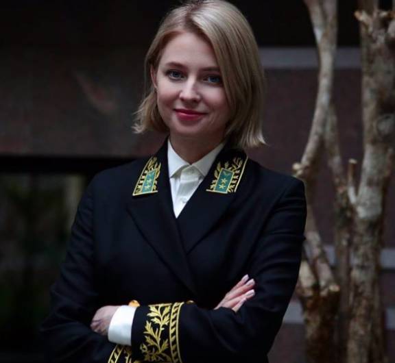 «Самый красивый посол»: Поклонская выложила фото в мундире дипломата