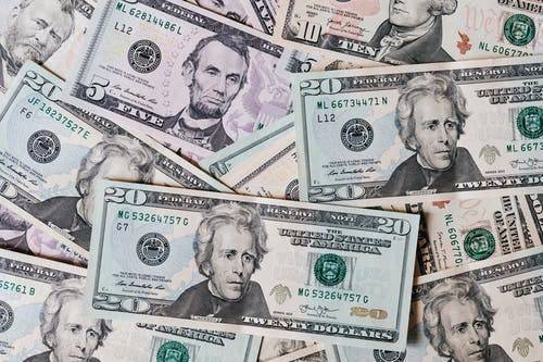 Биржа: доллар вырос на торгах 20 октября