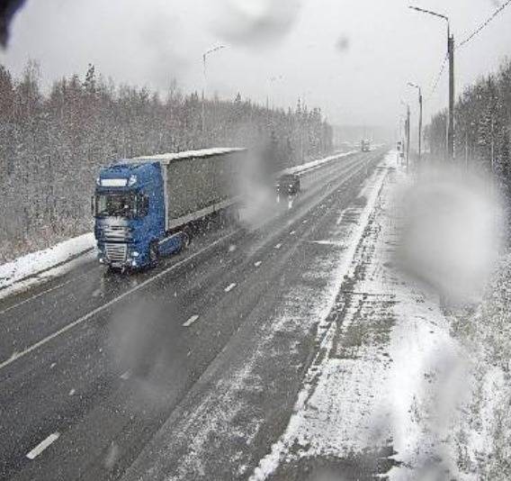 В Челябинской области на трассе М-5 идет снег