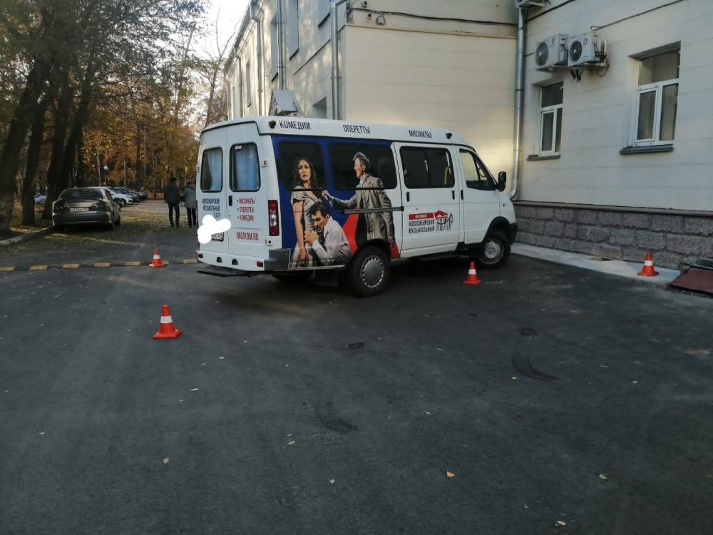 Газель музыкального театра сбила 6-летнего мальчика на самокате в Новосибирске