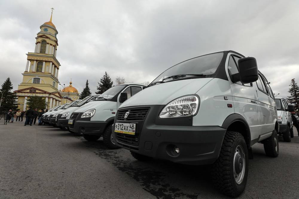Автопарк больниц Липецкой области пополнили 33 автомобиля
