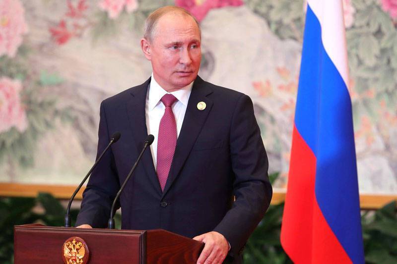 Путин согласился объявить нерабочей в России неделю с 30 окт по 7 ноя из-за коронавируса