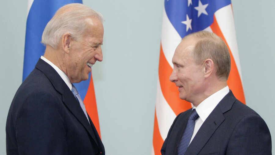 В Кремле не исключили, что Путин и Байден встретятся до конца года