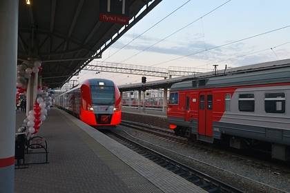 Названы самые выгодные направления для путешествий на поезде по России осенью