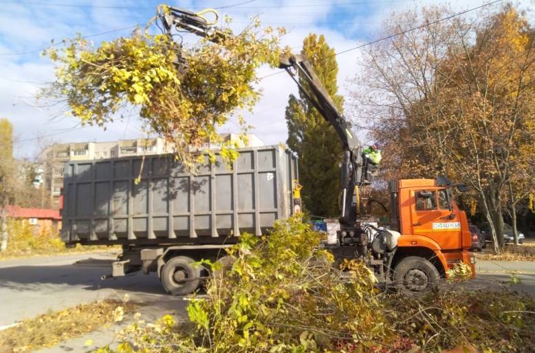 В Липецке с начала осени провели 55 субботников и убрали 200 кубометров мусора