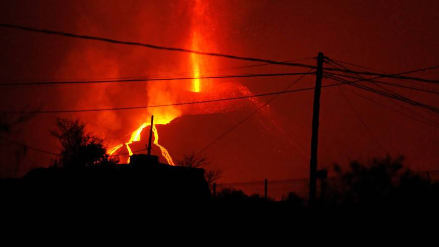 В смертельной опасности: вулкан на острове Пальма продолжает извергаться