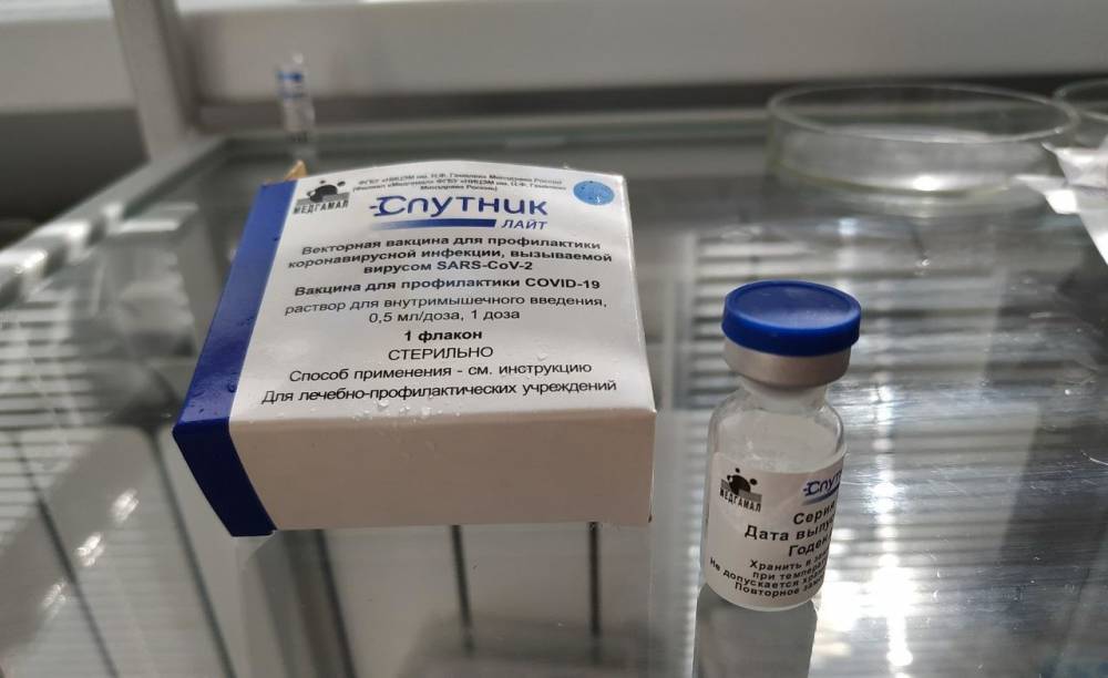 Ревакцинация от COVID-19: названы самые частые осложнения после прививки «Спутник Лайт»