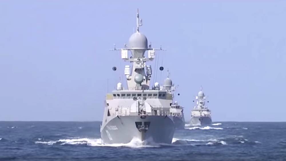 Экипажи кораблей Каспийской флотилии уничтожили десант «противника» в рамках учений ЮВО