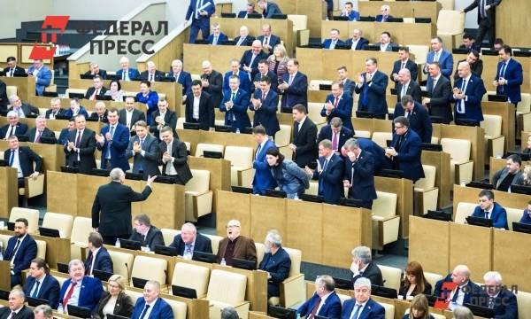 Володин устроил разнос непривитым депутатам Думы за жалобы на власть