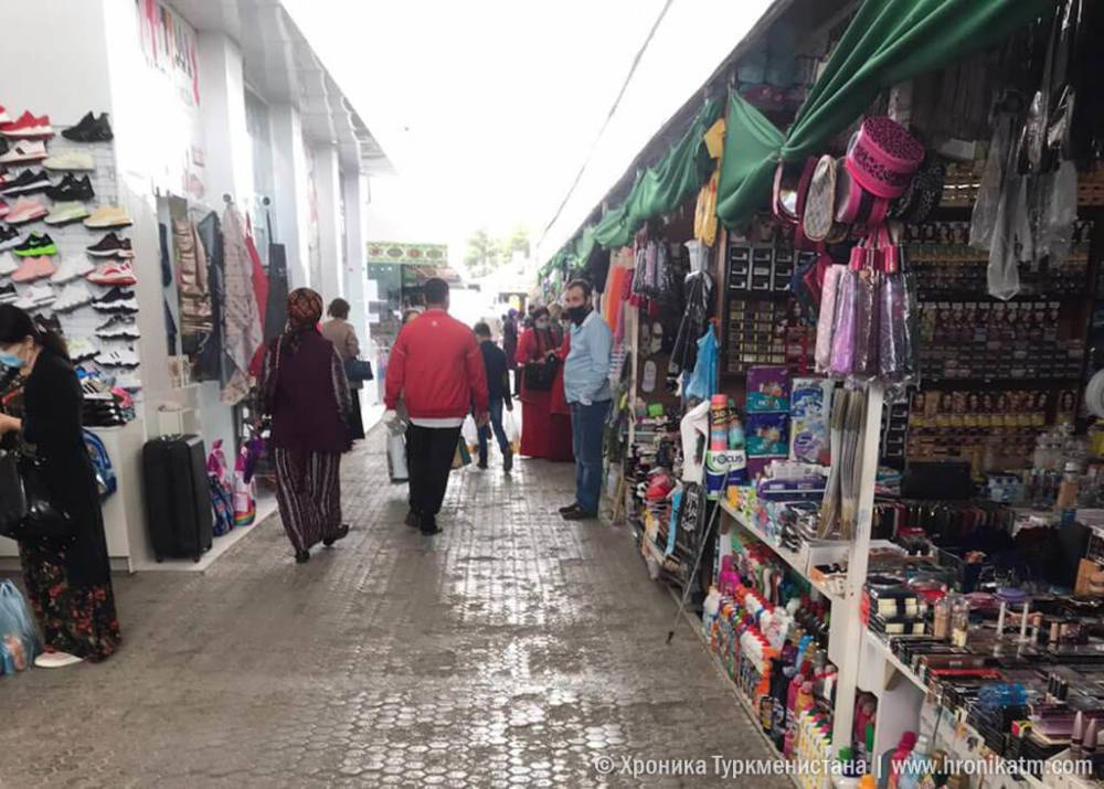 Продавцы с закрытых рынков Ашхабада продают товары из дома