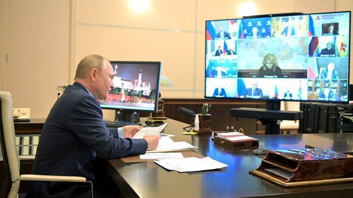 Кремль описал порядок работы Путина в нерабочие дни по COVID-19