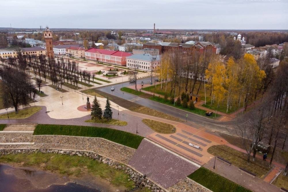 Обновление набережной Достоевского в Старой Руссе подходит к концу