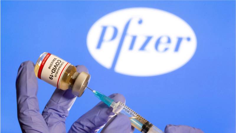Исследование Pfizer и BioNTech показало высокую эффективность бустерной дозы их вакцины