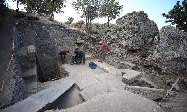 Турецкие археологи нашли ворота возрастом 2 200 лет