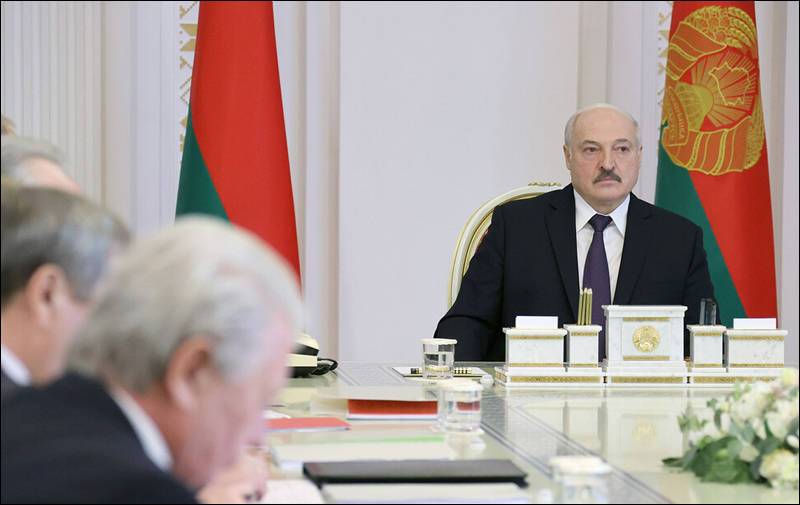 Непонятки с Конституцией. Останется ли Лукашенко «вечным президентом»?