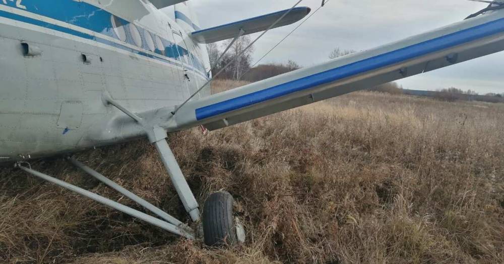 Ан-2 аварийно сел из-за отказа двигателя в Свердловской области