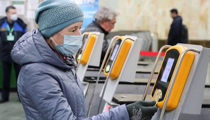 У невакцинированных москвичей заблокируют социальные карты для бесплатного проезда в транспорте