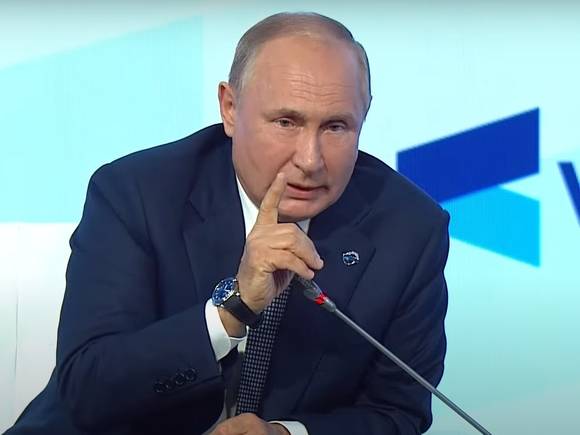 Путин: Тех, кто все мажет черной краской, самих надо макнуть во что-нибудь такое, что плохо пахнет