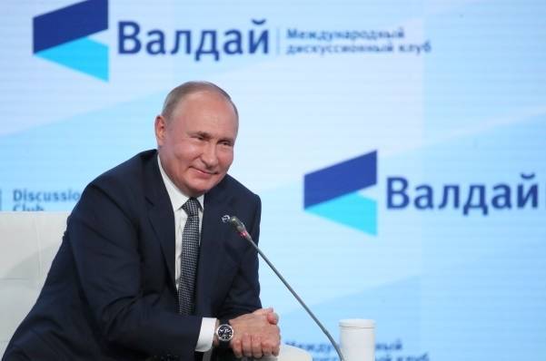 Владимир Путин завершил выступление на Валдайском форуме словами о самоуважении