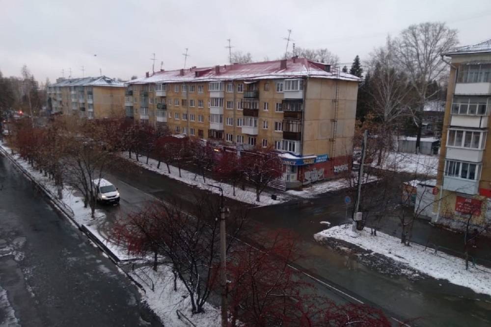 Снег выпал в Свердловской области