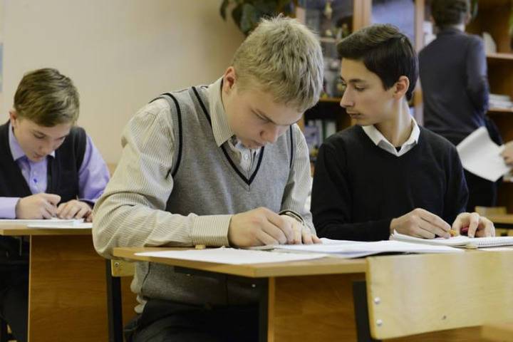 Школьники из Ленобласти получат губернаторскую премию размером до 240 тысяч рублей