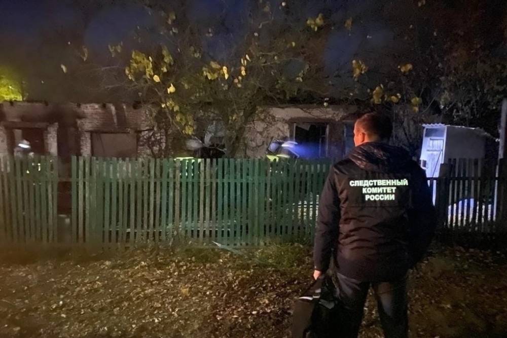 СК завел уголовное дело по факту гибели троих детей во время пожара в Ростовской области