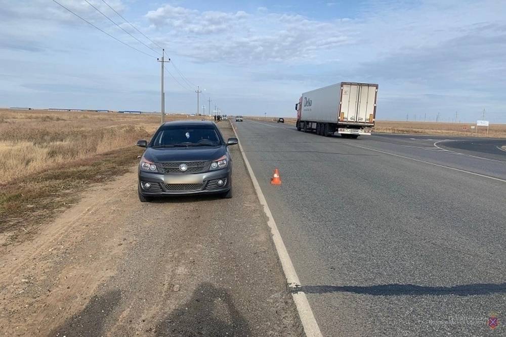 В Волгоградской области в ДТП на трассе пострадал 14-летний школьник
