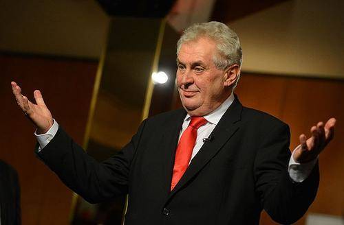 Чешские депутаты заподозрили подделку подписи госпитализированного президента