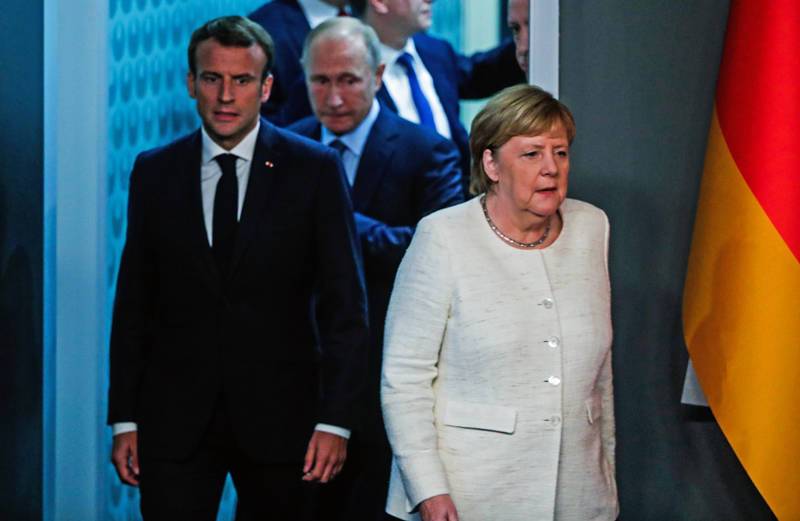 Путин объяснил Меркель и Макрону неадекватность призывов к нормандскому саммиту