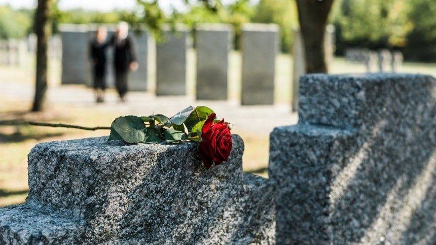 Экстрасенс рассказал, чем опасно посещение кладбища и как защитить себя