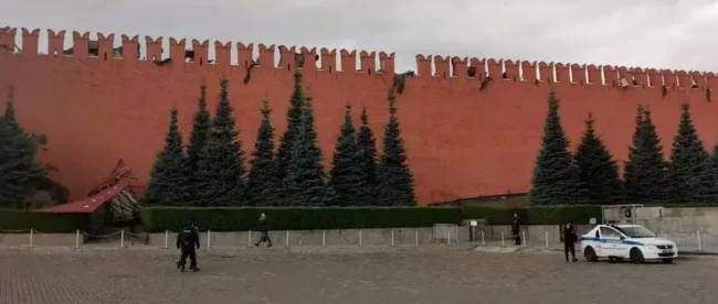 В Москве из-за ураганного ветра «пострадала» Кремлевская стена