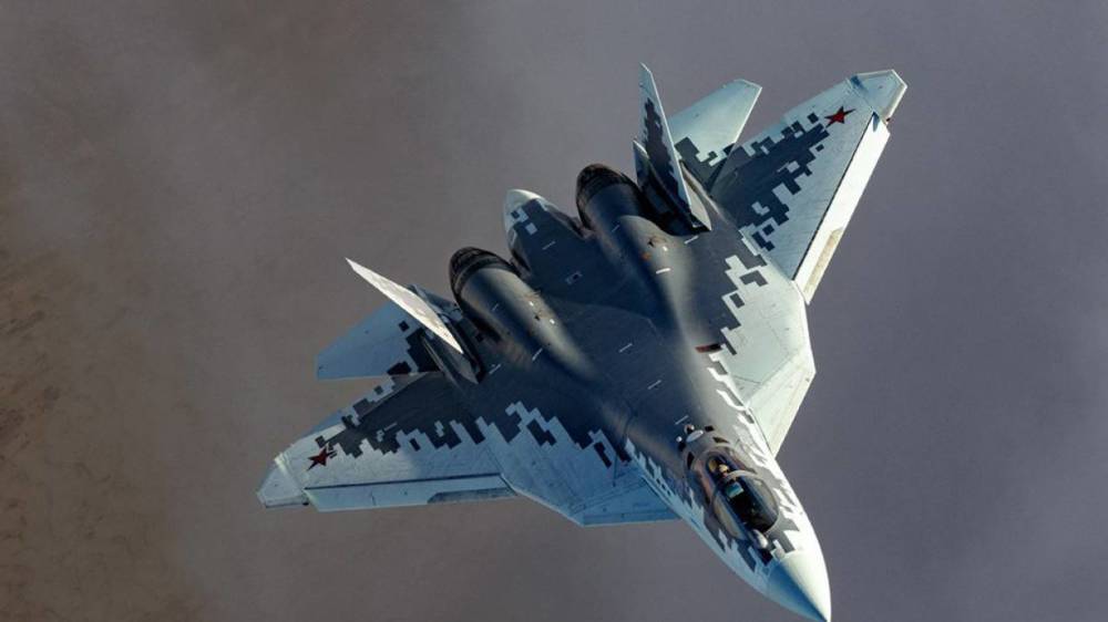 Военный эксперт Леонков: Су-57 значительно опережает самолеты пятого поколения США