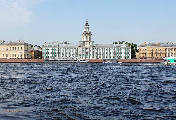 После побед Петербурга в мировых номинациях власти надеются на прежний поток туристов