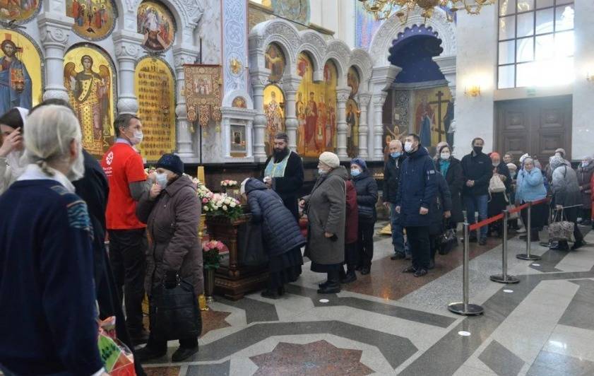 В Екатеринбург из-за новых ковидных ограничений не привезут популярную церковную святыню
